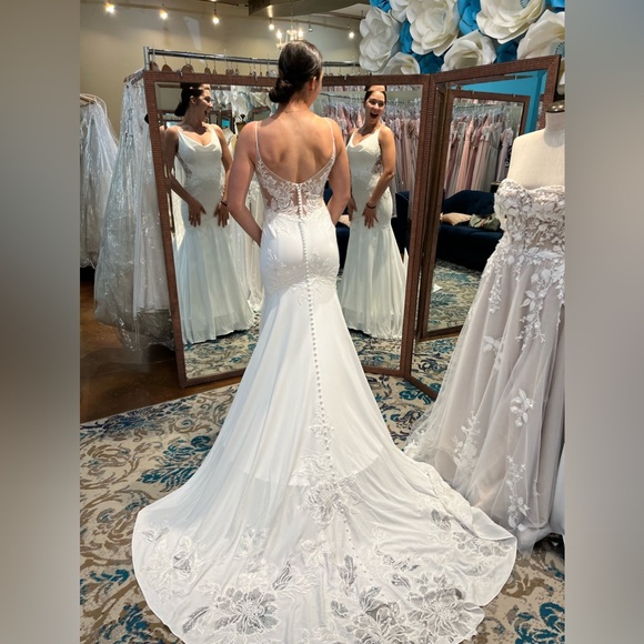 Wedding dress - Picture 7 of 15